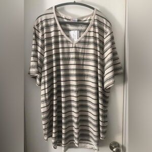 New with tags Lularoe Iris top size 3xl